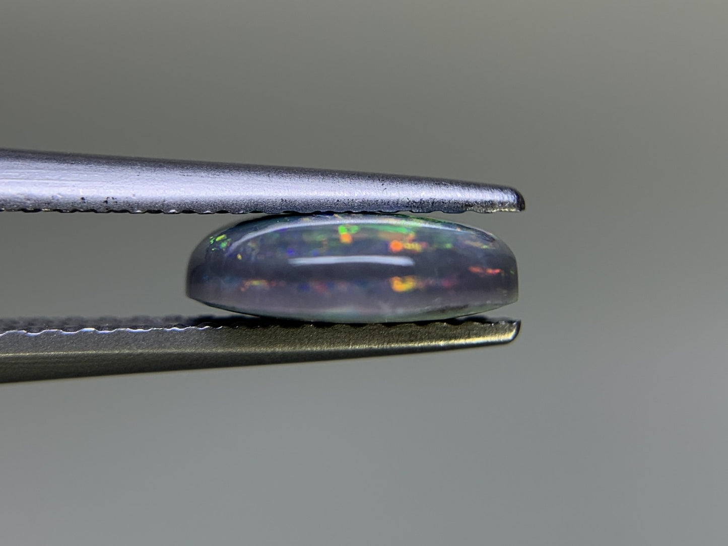 ブラックオパール　1.132ct　宝石ソーティング付き　8.6㎜×6.9㎜×2.7㎜　 ルース（ 裸石 ）　 1801Y