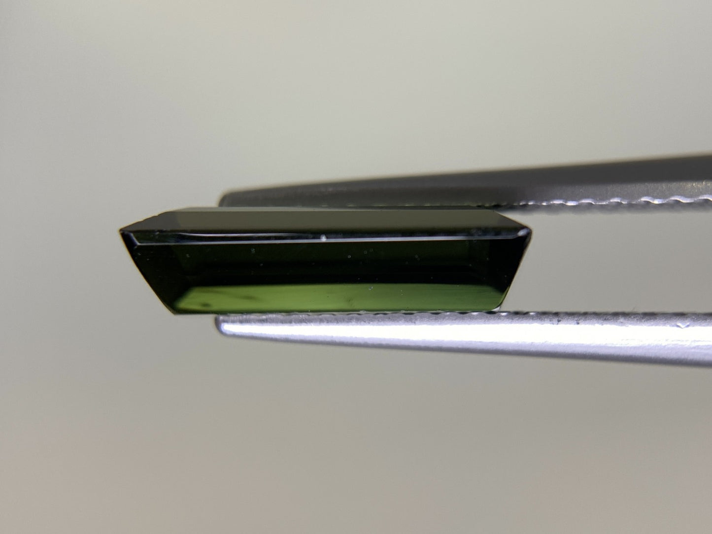グリーントルマリン 3.158ct 宝石ソーティング付き 11.9㎜×7.5㎜×3.2㎜ 天然 ルース（ 裸石 ） 4693Y