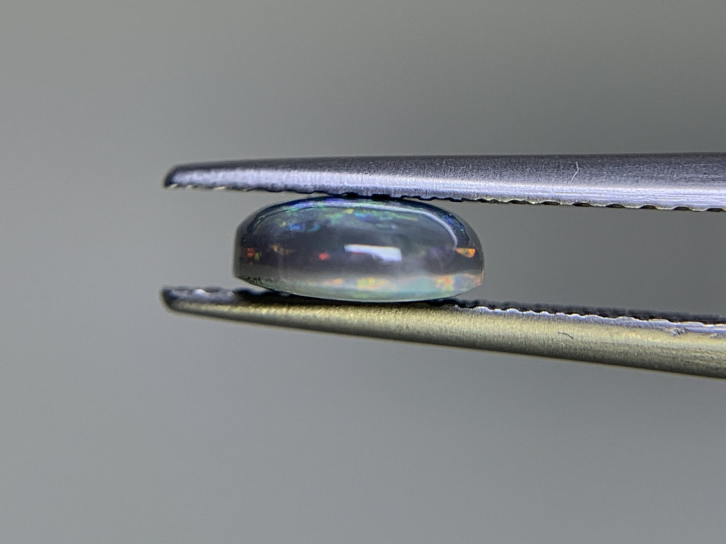 ブラックオパール　1.132ct　宝石ソーティング付き　8.6㎜×6.9㎜×2.7㎜　 ルース（ 裸石 ）　 1801Y