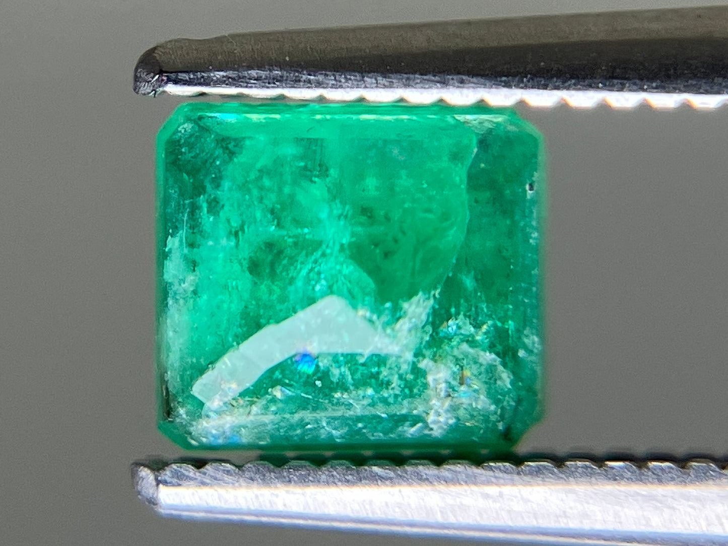 エメラルド 天然 0.971ct 宝石ソーティング付き 5.9㎜×5.2㎜×3.3㎜ ルース（ 裸石 ） 6514YY