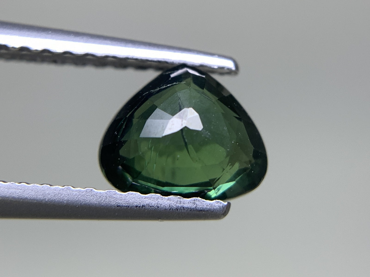 グリーンサファイア 1.080ct 宝石ソーティング付き 6.8㎜×5.8㎜×2.9㎜ 天然 ルース（ 裸石 ） 4500Y