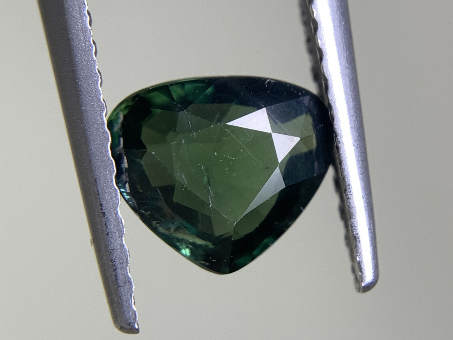 グリーンサファイア 1.080ct 宝石ソーティング付き 6.8㎜×5.8㎜×2.9㎜ 天然 ルース（ 裸石 ） 4500Y