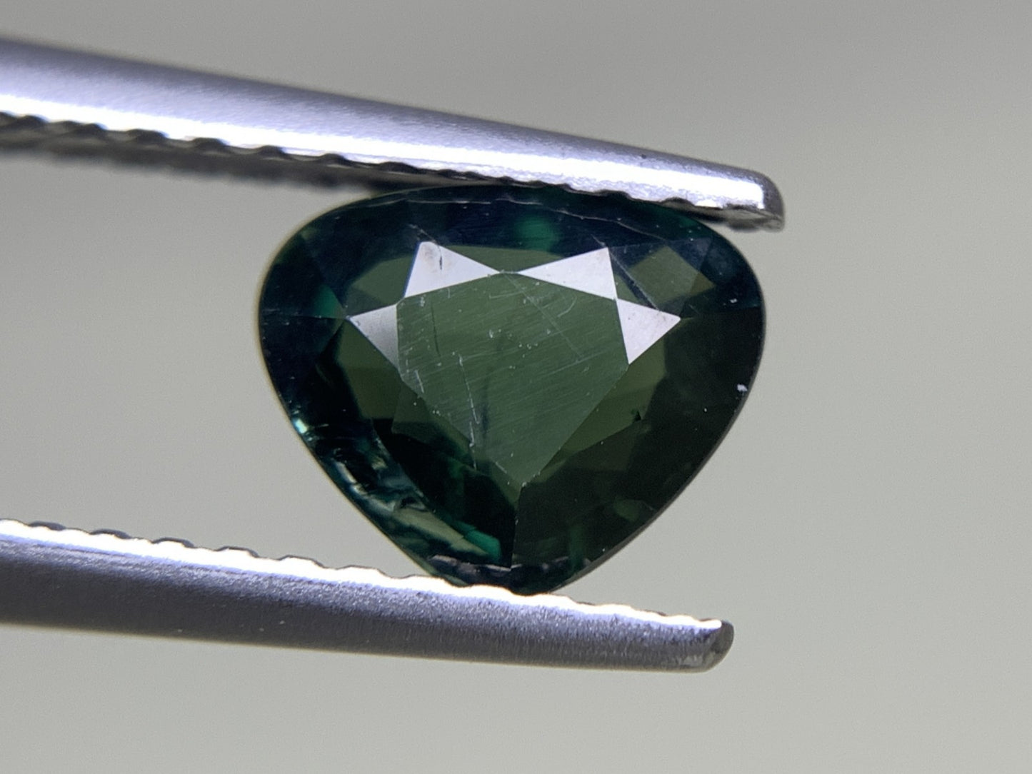 グリーンサファイア 1.080ct 宝石ソーティング付き 6.8㎜×5.8㎜×2.9㎜ 天然 ルース（ 裸石 ） 4500Y