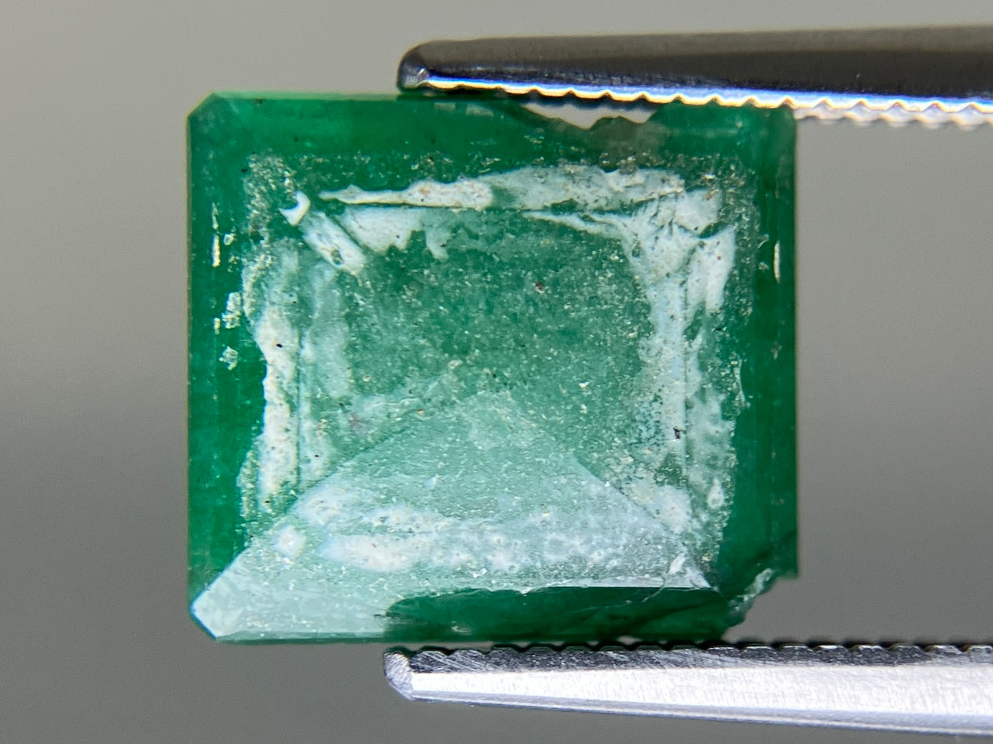 エメラルド 天然 2.403ct 宝石ソーティング付き 10.2㎜×9.2㎜×2.5㎜ ルース（ 裸石 ） 6511YY