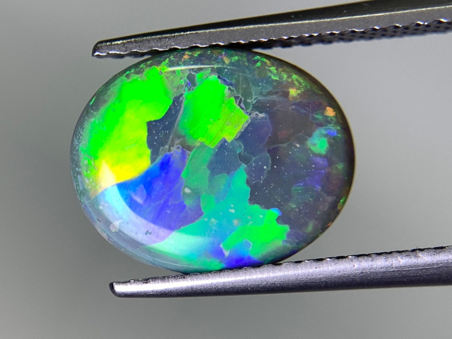 ブラックオパール 2.121ct 宝石ソーティング付き  11.9㎜×9.7㎜×3.0㎜ ルース（ 裸石 ） 2327Y