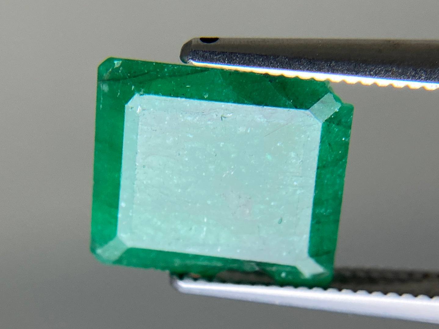 エメラルド 天然 2.403ct 宝石ソーティング付き 10.2㎜×9.2㎜×2.5㎜ ルース（ 裸石 ） 6511YY