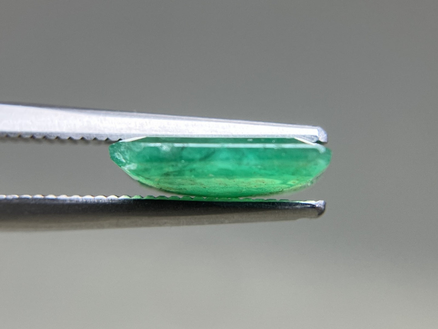 エメラルド 天然 2.403ct 宝石ソーティング付き 10.2㎜×9.2㎜×2.5㎜ ルース（ 裸石 ） 6511YY