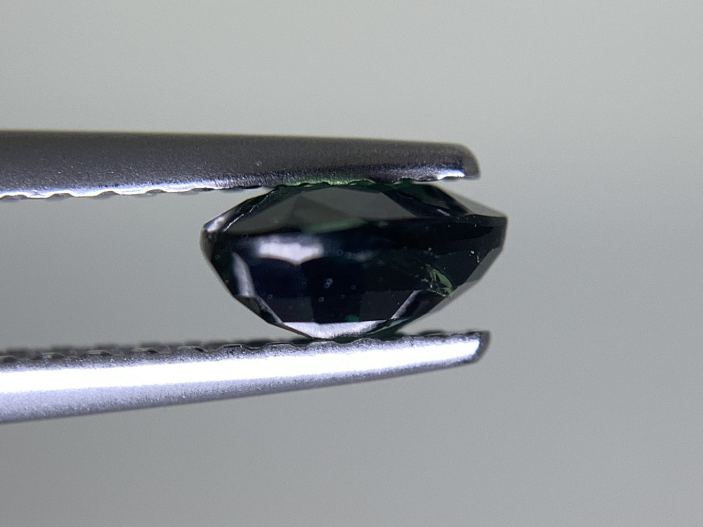 グリーンサファイア 1.080ct 宝石ソーティング付き 6.8㎜×5.8㎜×2.9㎜ 天然 ルース（ 裸石 ） 4500Y