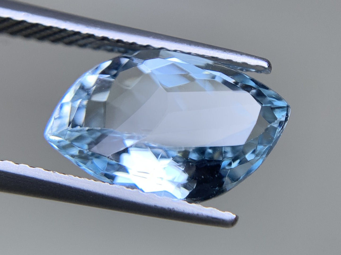 アクアマリン 天然 4.078ct 宝石ソーティング付き 13.8㎜×9.1㎜×5.9㎜ ルース（ 裸石 ） 6663Y