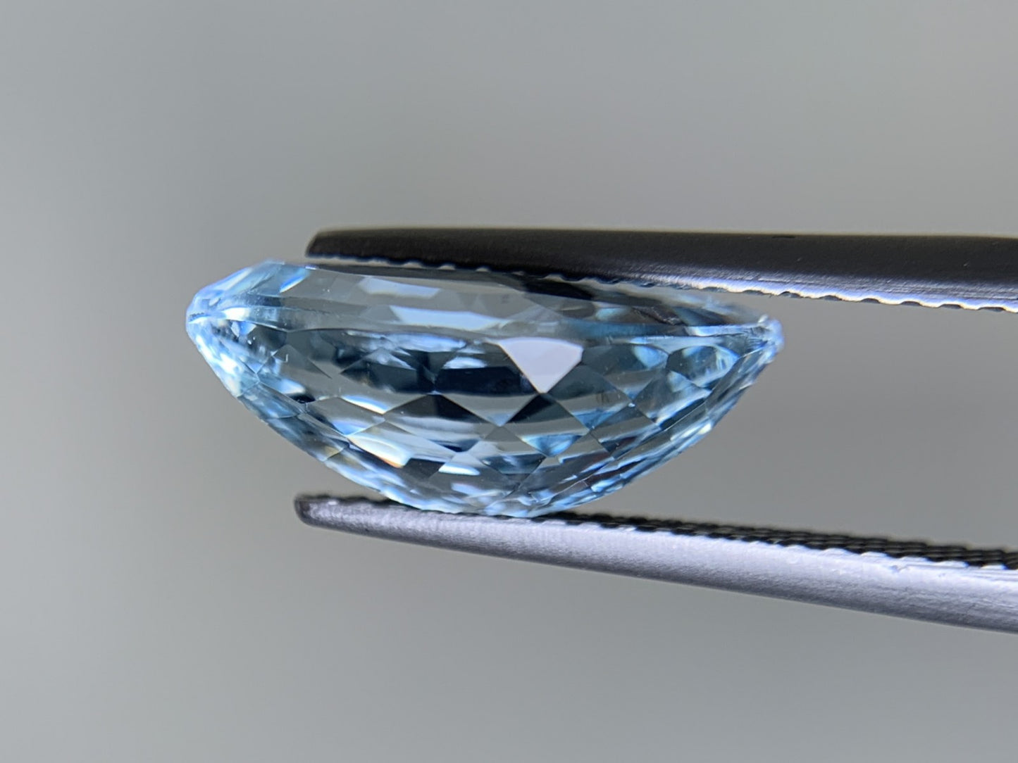 アクアマリン 天然 4.078ct 宝石ソーティング付き 13.8㎜×9.1㎜×5.9㎜ ルース（ 裸石 ） 6663Y