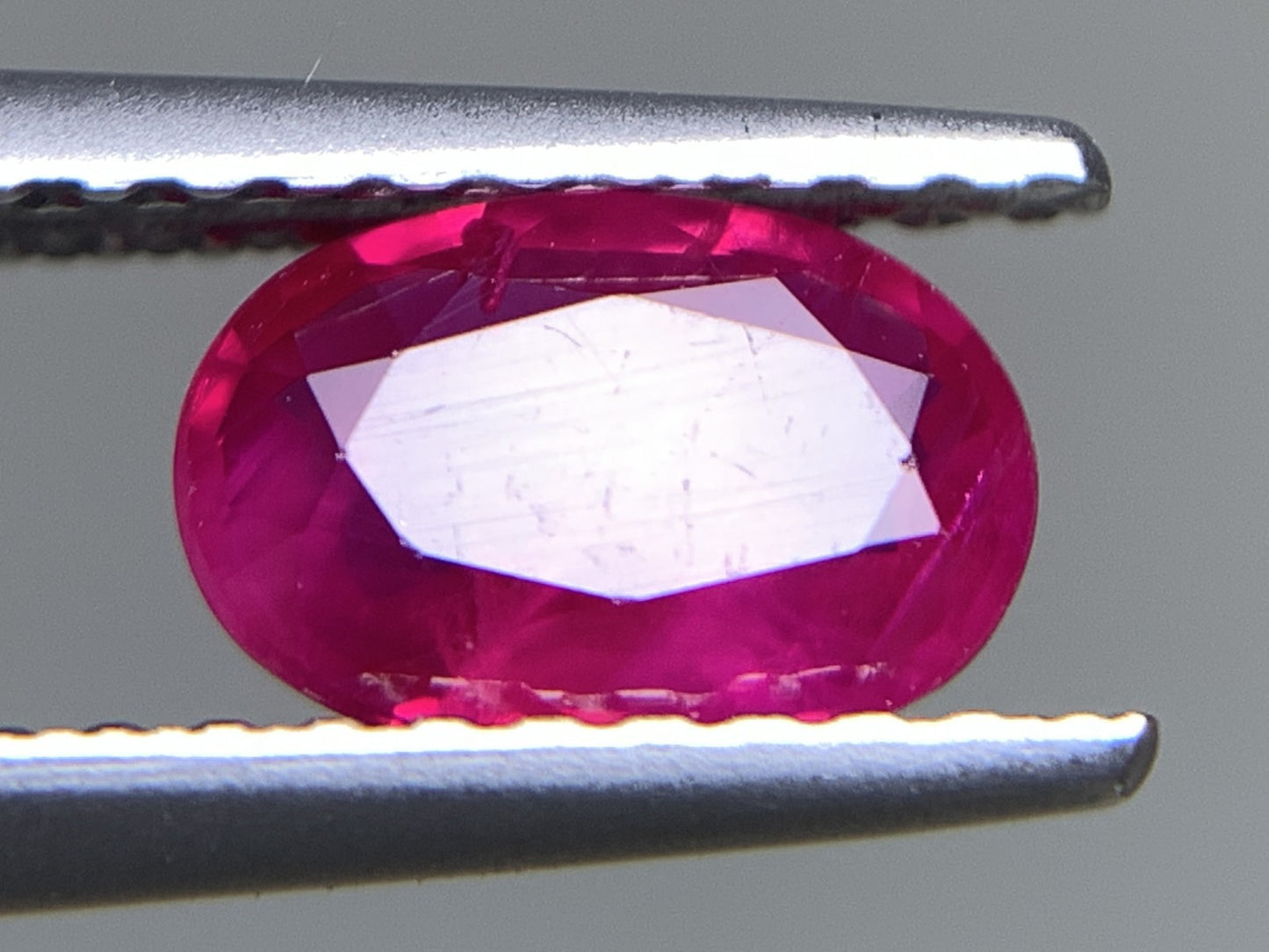 ルビー  天然  0.795ct  中央宝石ソーティング付き  7.09㎜×4.84㎜×2.39㎜  ルース（ 裸石 ） 5636Y