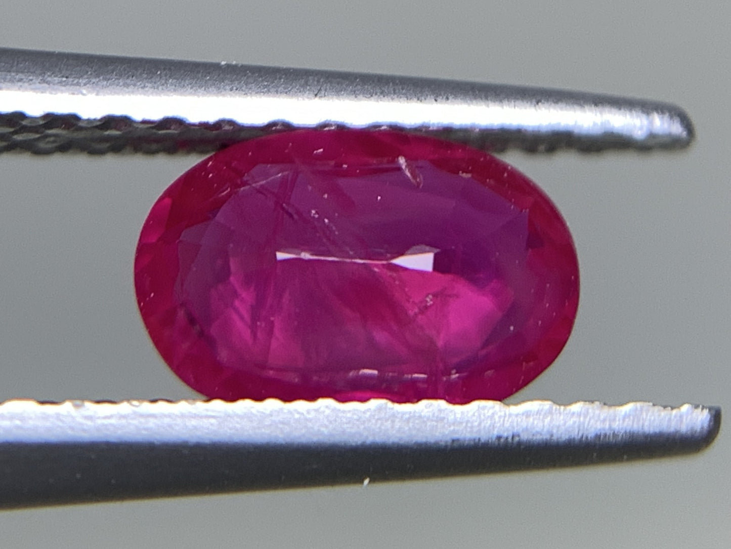 ルビー  天然  0.795ct  中央宝石ソーティング付き  7.09㎜×4.84㎜×2.39㎜  ルース（ 裸石 ） 5636Y