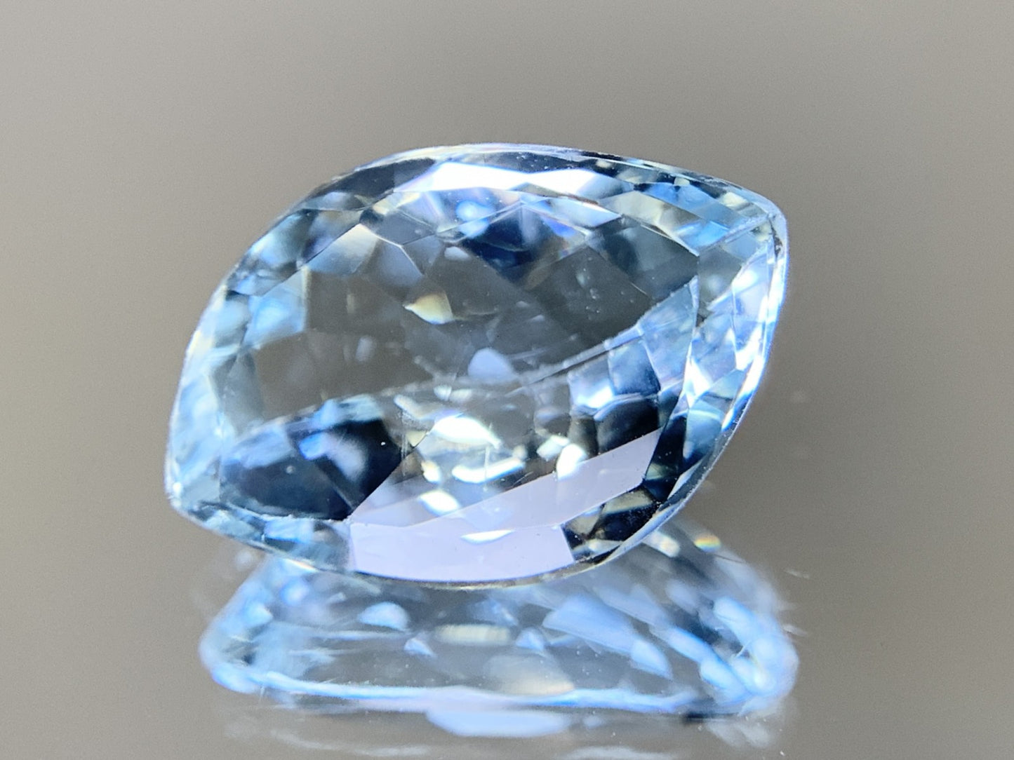 アクアマリン 天然 4.078ct 宝石ソーティング付き 13.8㎜×9.1㎜×5.9㎜ ルース（ 裸石 ） 6663Y