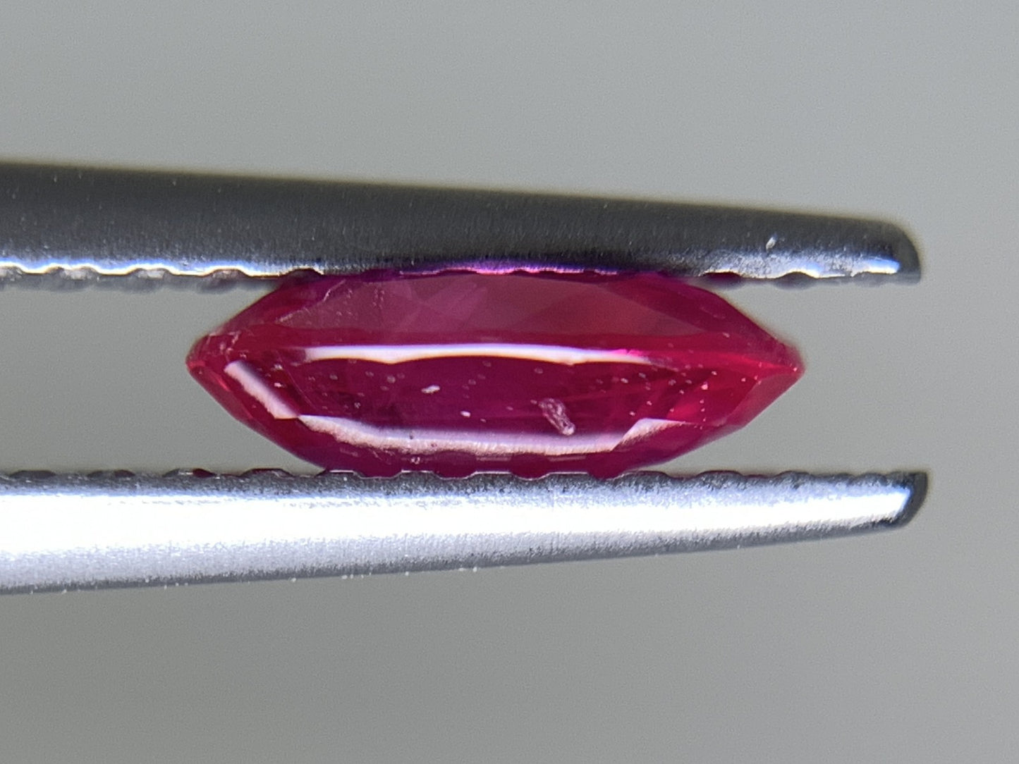 ルビー  天然  0.795ct  中央宝石ソーティング付き  7.09㎜×4.84㎜×2.39㎜  ルース（ 裸石 ） 5636Y