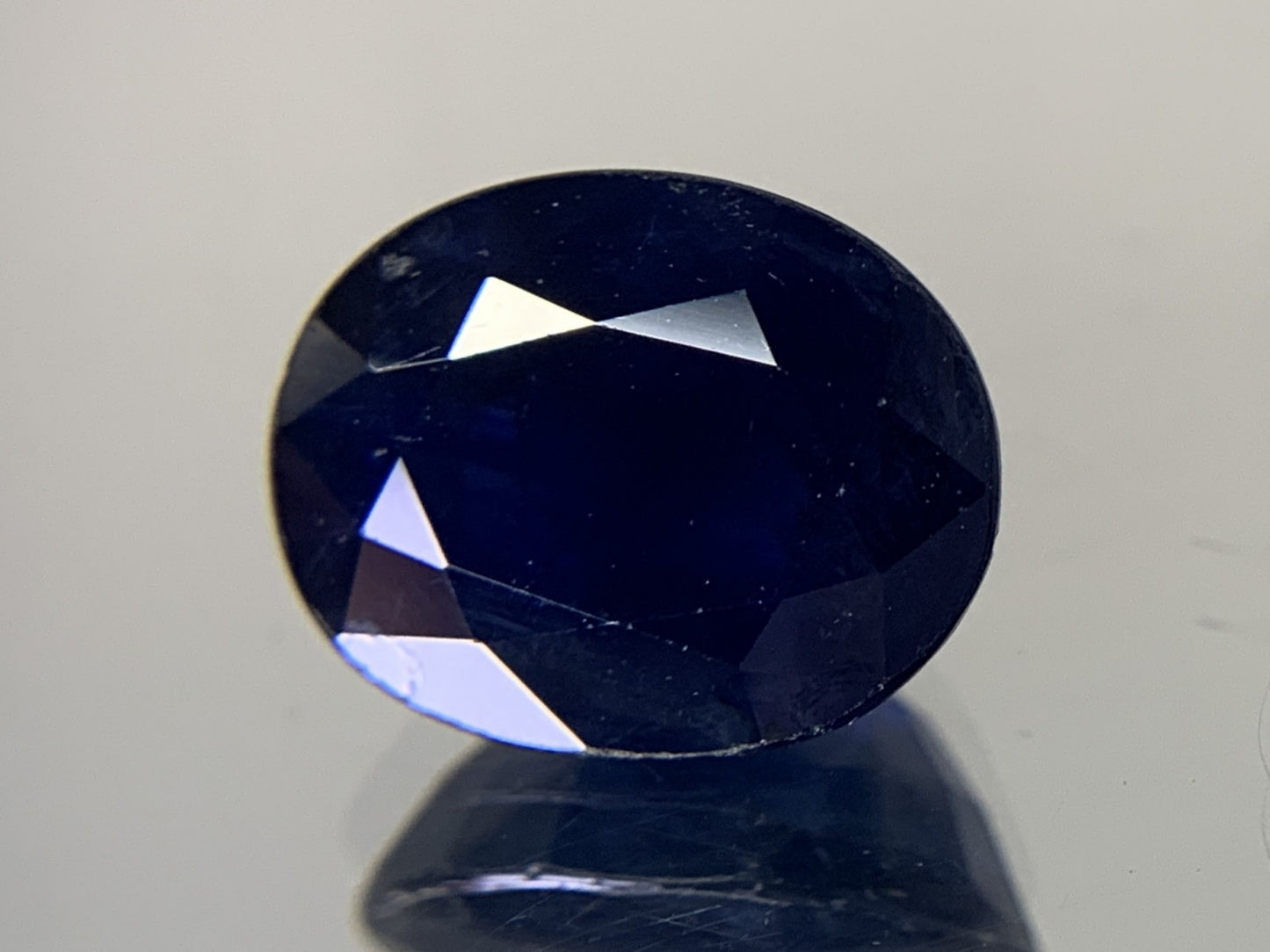 サファイア 4.554ct 宝石ソーティング付き 10.4㎜×8.3㎜×5.7㎜ ルース（ 裸石 ） 3766Y
