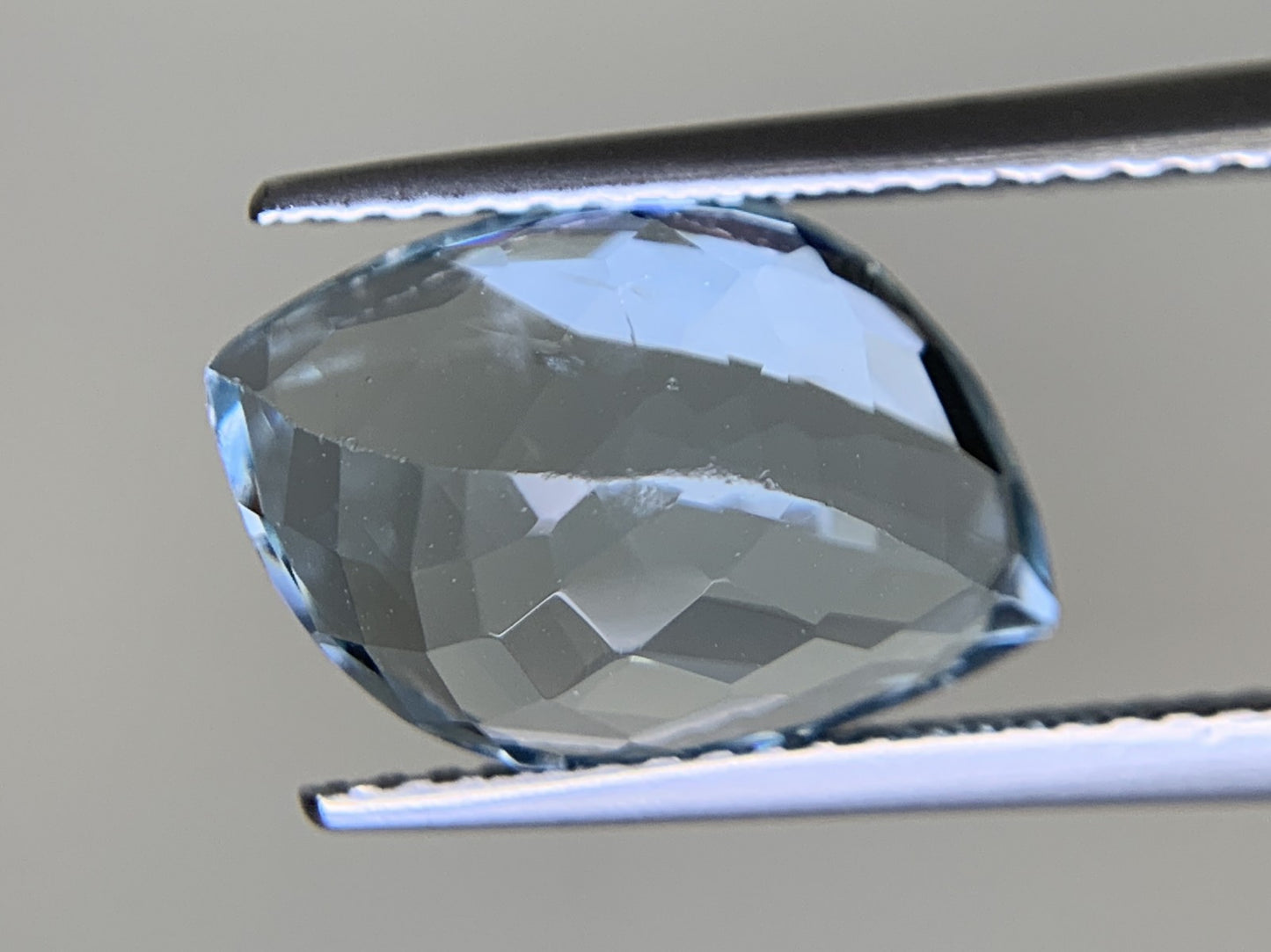 アクアマリン 天然 4.078ct 宝石ソーティング付き 13.8㎜×9.1㎜×5.9㎜ ルース（ 裸石 ） 6663Y