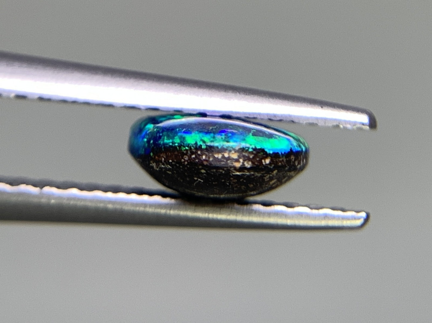 ボルダーオパール 1.134ct 宝石ソーティング付き  8.1㎜×6.4㎜×2.8㎜ ルース（ 裸石 ） 2325Y