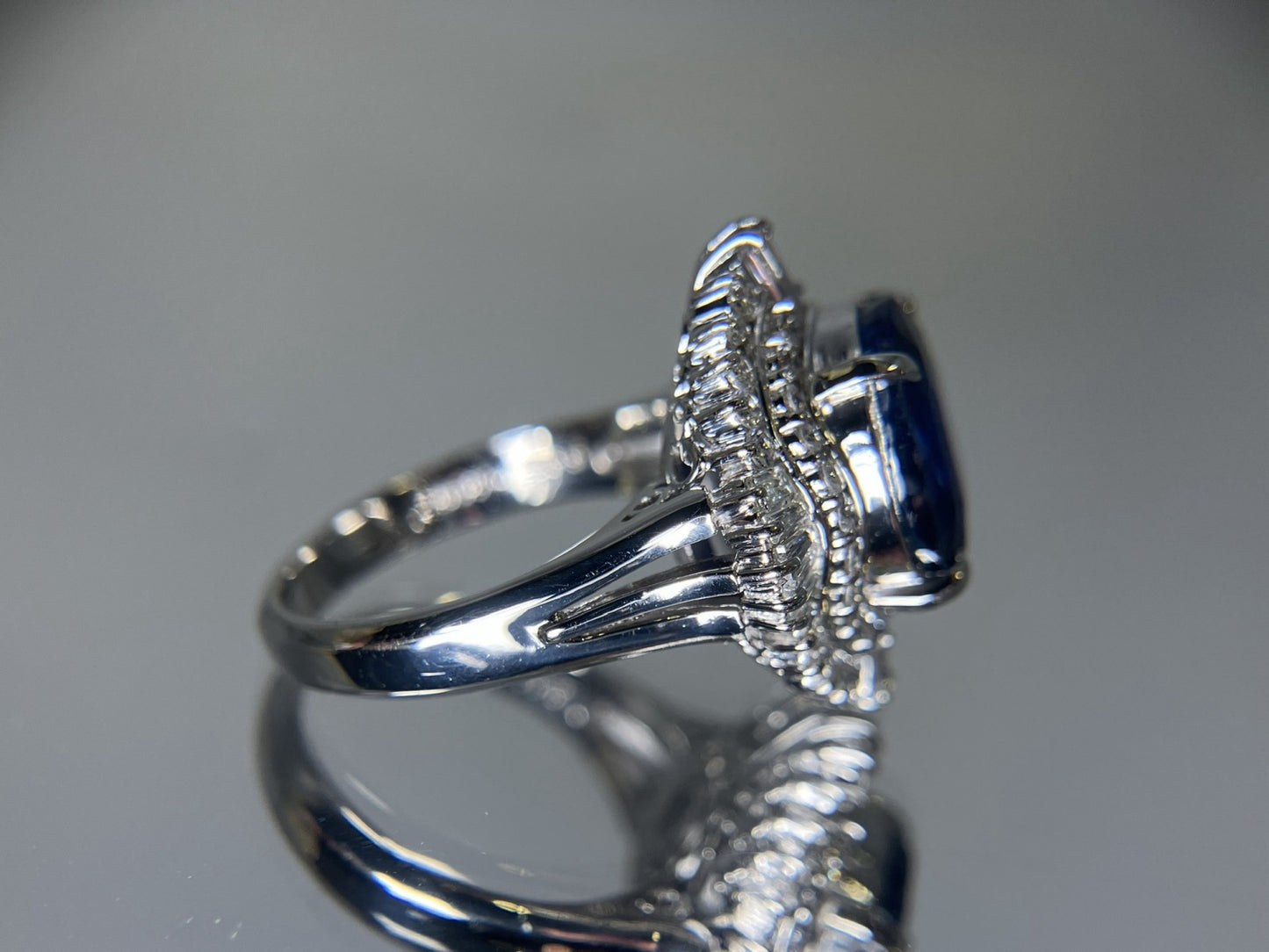 サファイア 非加熱 ロイヤルブルー スリランカ産 S6.95ct  AIGS鑑別書付き  リング（指輪） D0.79ct  PT900  11.4g 3221S
