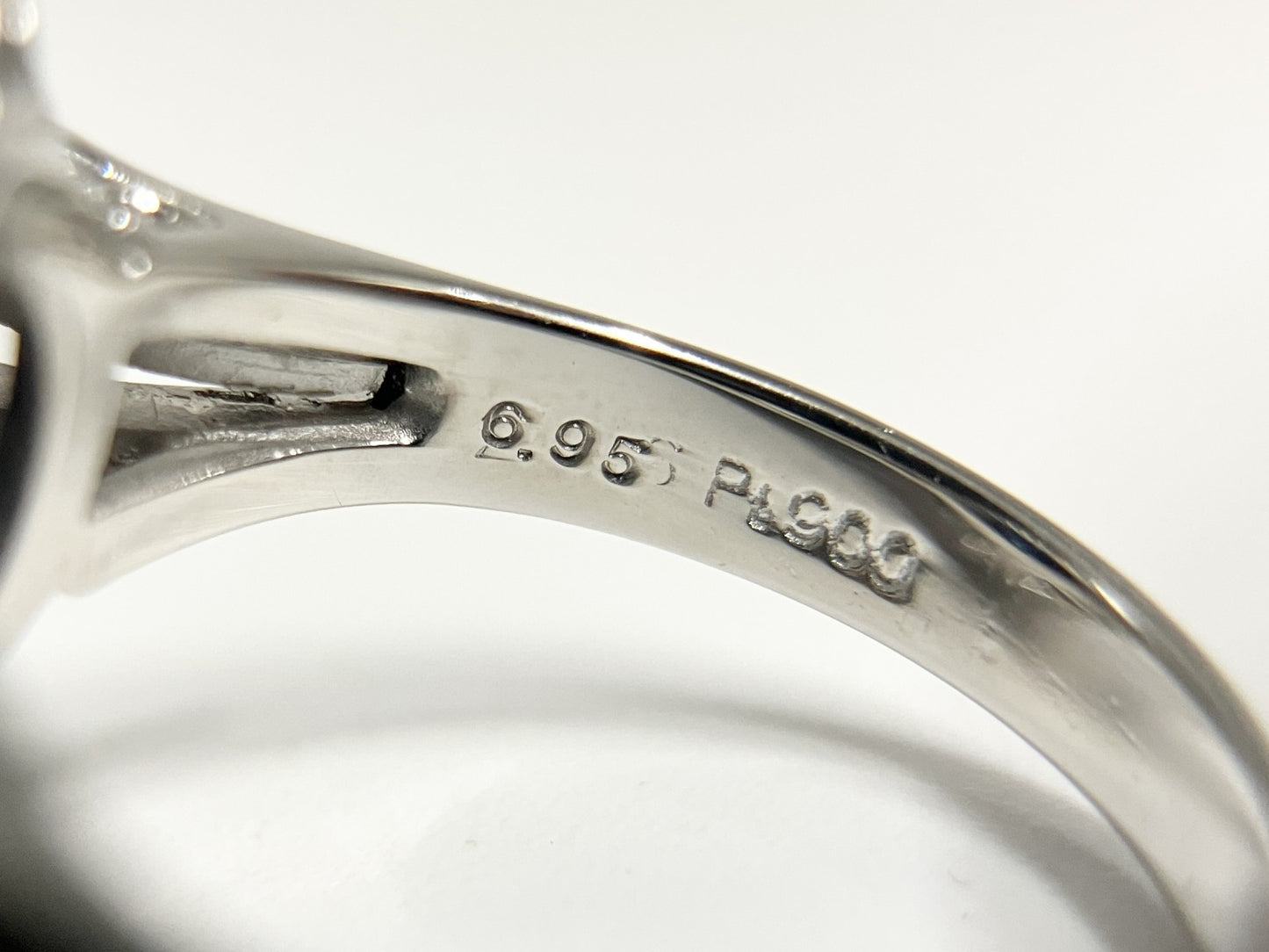 サファイア 非加熱 ロイヤルブルー スリランカ産 S6.95ct  AIGS鑑別書付き  リング（指輪） D0.79ct  PT900  11.4g 3221S