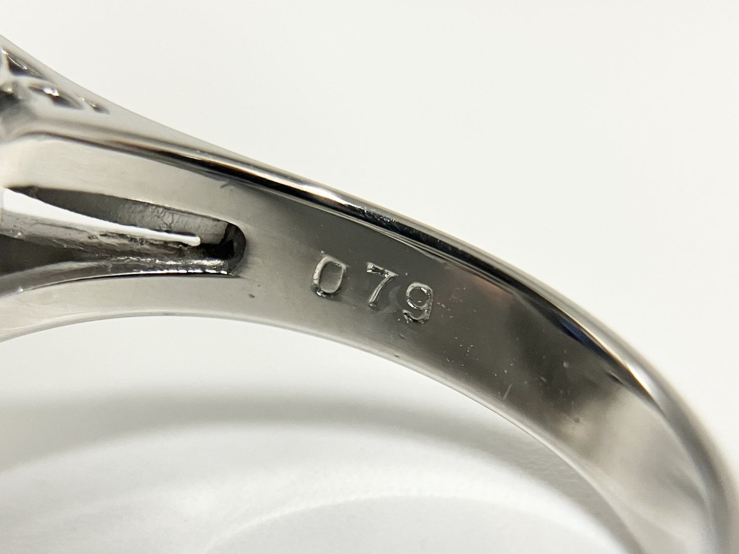 サファイア 非加熱 ロイヤルブルー スリランカ産 S6.95ct  AIGS鑑別書付き  リング（指輪） D0.79ct  PT900  11.4g 3221S