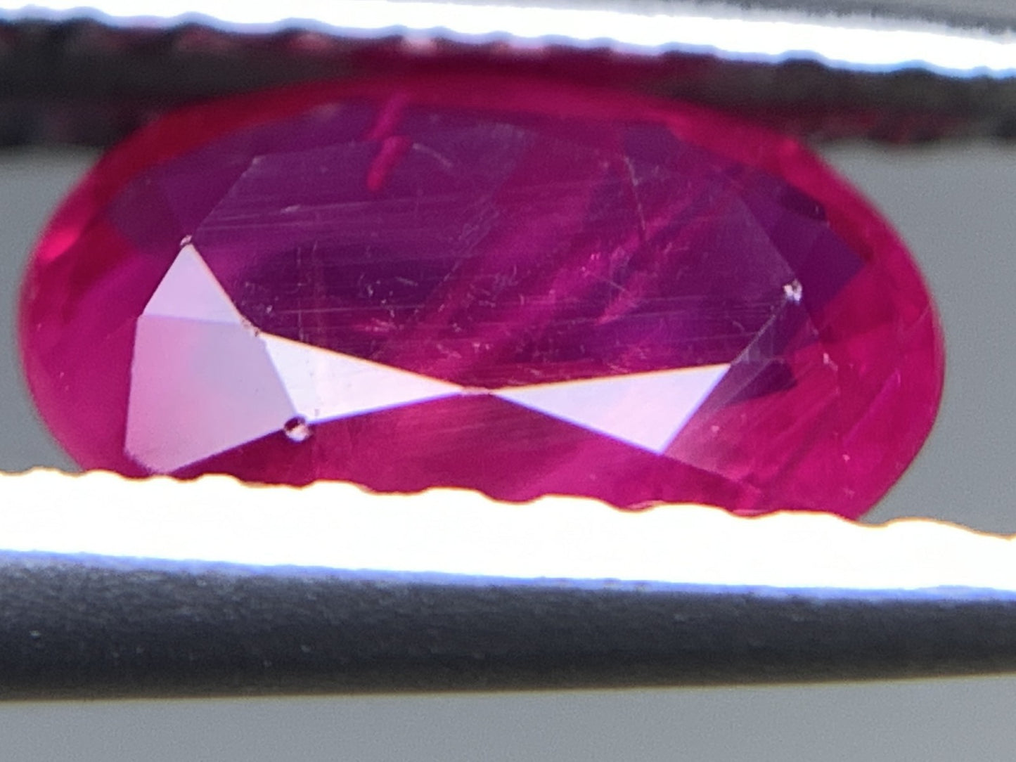 ルビー  天然  0.795ct  中央宝石ソーティング付き  7.09㎜×4.84㎜×2.39㎜  ルース（ 裸石 ） 5636Y