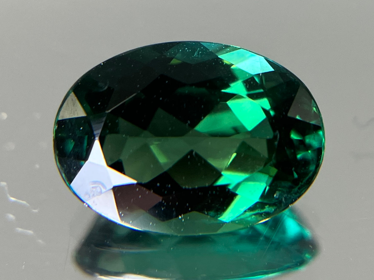 グリーントルマリン 天然 2.107ct 宝石ソーティング付き 10.0㎜×7.0㎜×4.2㎜ ルース（ 裸石 ） 6483YY