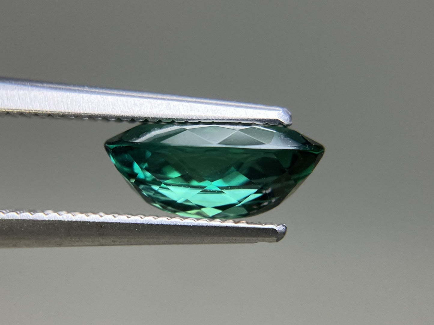 グリーントルマリン 天然 2.107ct 宝石ソーティング付き 10.0㎜×7.0㎜×4.2㎜ ルース（ 裸石 ） 6483YY