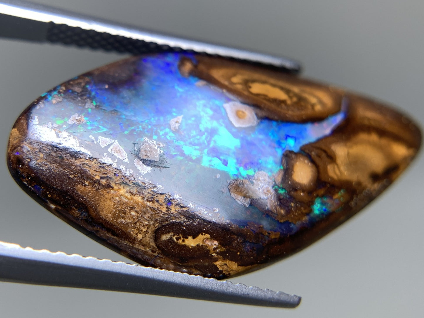 ボルダーオパール 天然  16.899ct  宝石ソーティング付き  27.4㎜×14.8㎜×6.0㎜ ルース（ 裸石 ）  5668Y