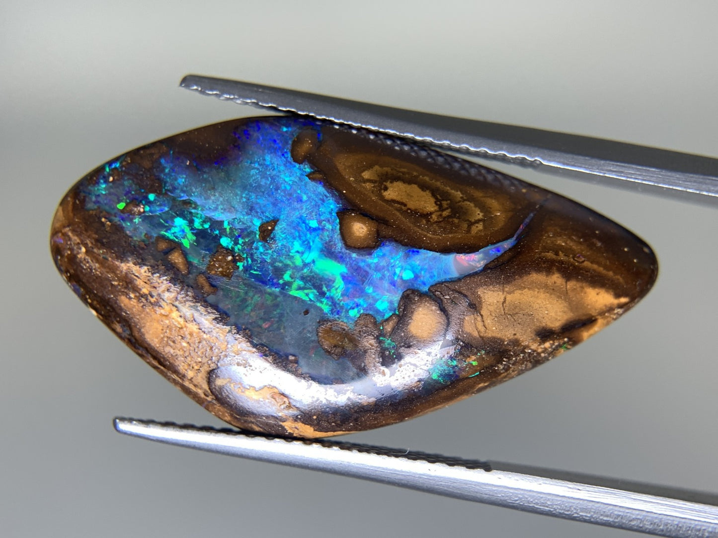 ボルダーオパール 天然  16.899ct  宝石ソーティング付き  27.4㎜×14.8㎜×6.0㎜ ルース（ 裸石 ）  5668Y