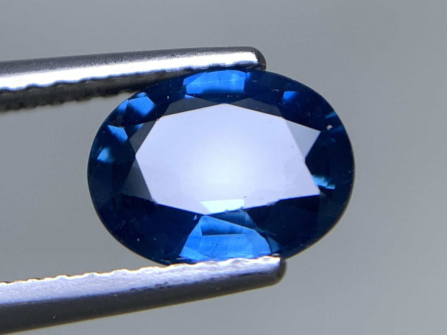 サファイア 天然 1.595ct 中央宝石ソーティング付き 8.00㎜×6.41㎜×3.48㎜ ルース（ 裸石 ） 6964Y