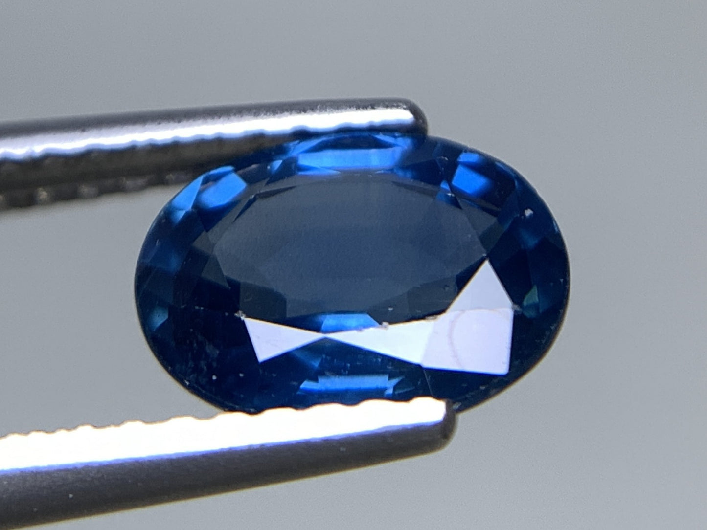 サファイア 天然 1.595ct 中央宝石ソーティング付き 8.00㎜×6.41㎜×3.48㎜ ルース（ 裸石 ） 6964Y