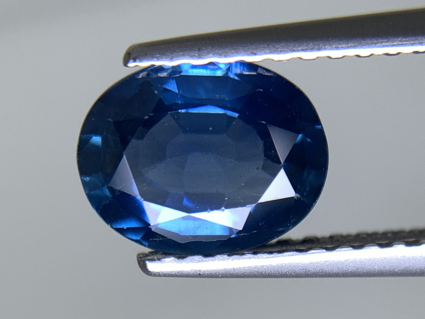 サファイア 天然 1.595ct 中央宝石ソーティング付き 8.00㎜×6.41㎜×3.48㎜ ルース（ 裸石 ） 6964Y