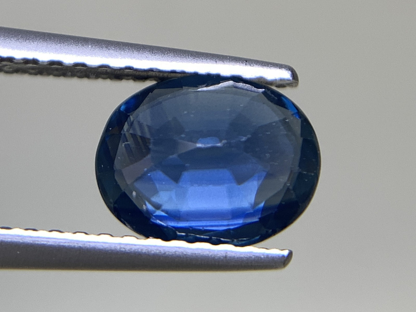 サファイア 天然 1.595ct 中央宝石ソーティング付き 8.00㎜×6.41㎜×3.48㎜ ルース（ 裸石 ） 6964Y