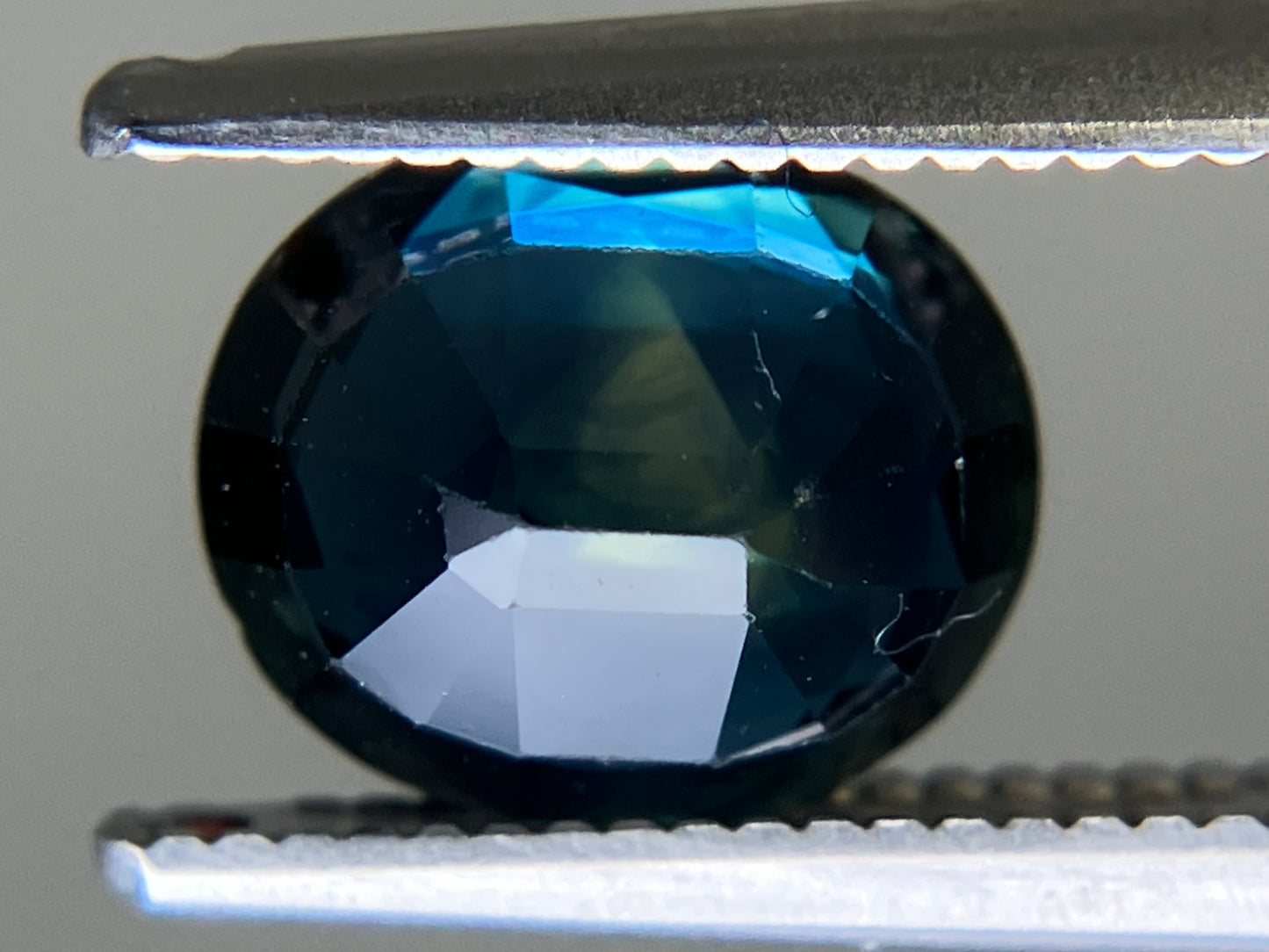 ブルーサファイア 天然 1.860ct 中央宝石ソーティング付き 7.92㎜×6.65㎜×4.00㎜ ルース（ 裸石 ） 6270YY