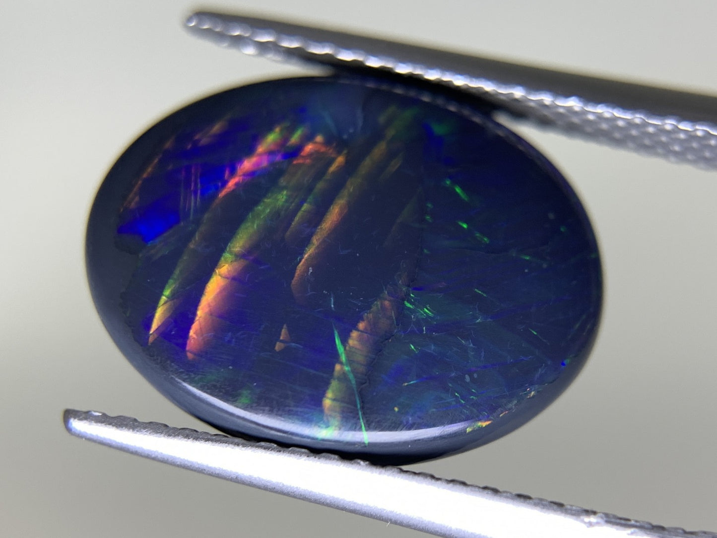 ブラックオパール 4.503ct  中央宝石ソーティング付き  14.6㎜×11.2㎜×4.6㎜  天然 ルース（ 裸石 ） 4624Y