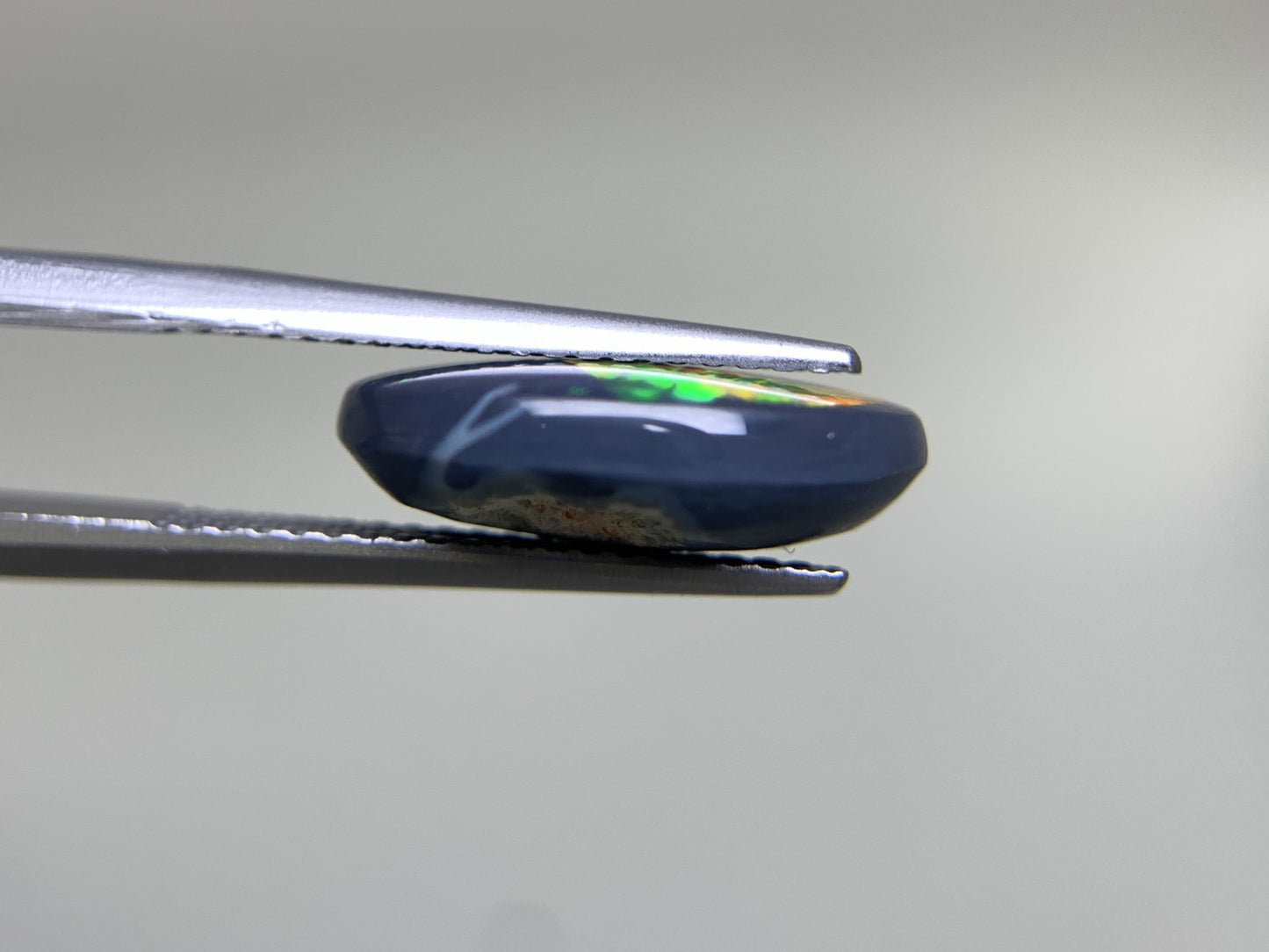 ブラックオパール 4.503ct  中央宝石ソーティング付き  14.6㎜×11.2㎜×4.6㎜  天然 ルース（ 裸石 ） 4624Y