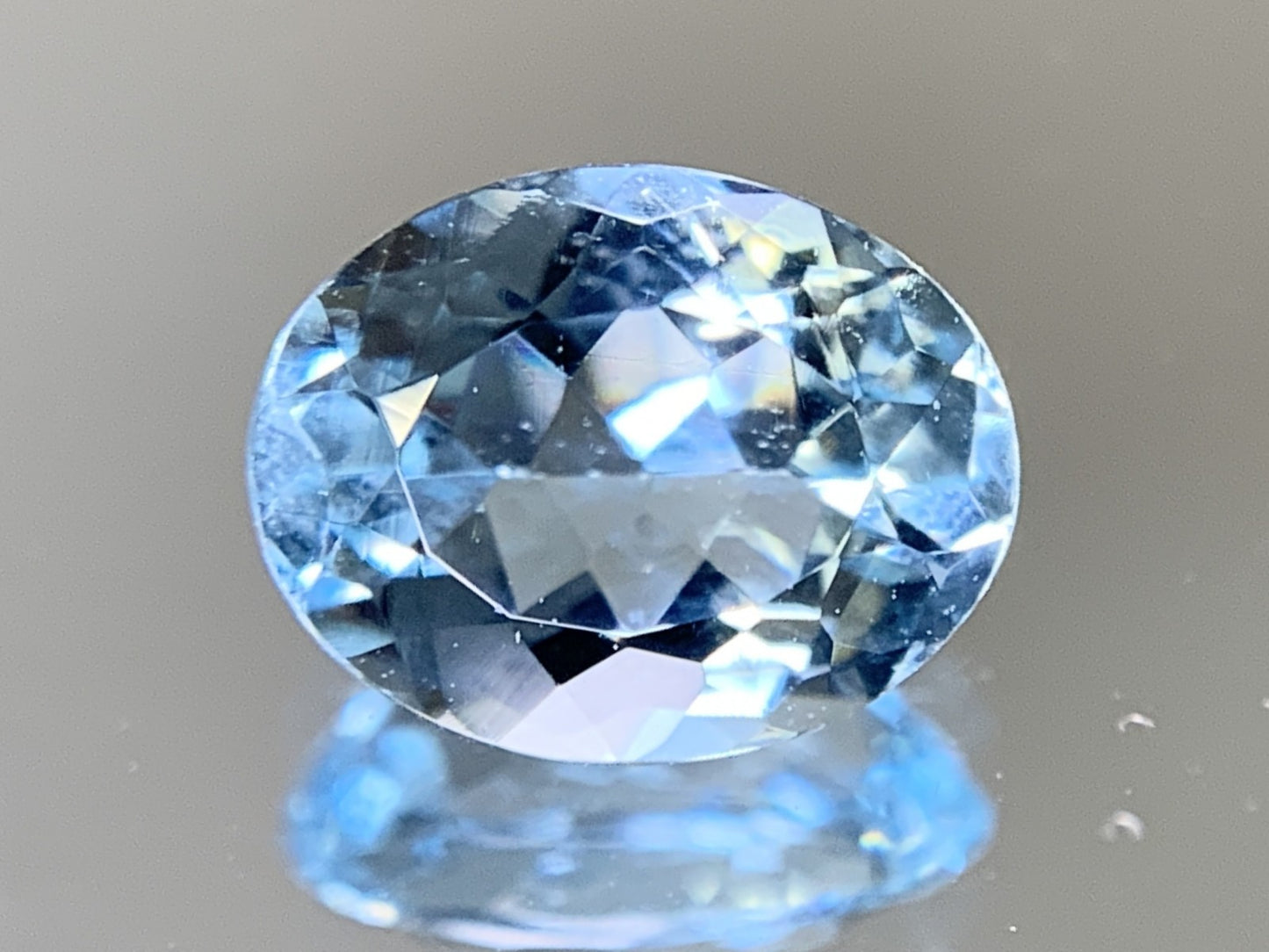 アクアマリン 天然 1.198ct 宝石ソーティング付き 8.0㎜×6.3㎜×4.1㎜ ルース（ 裸石 ） 6666Y