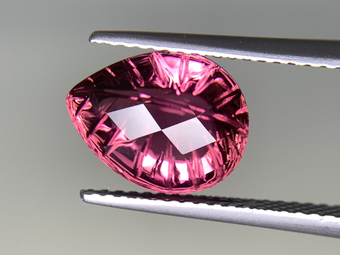 ピンクトルマリン 3.84ct 宝石ソーティング付き  10.9㎜×8.8㎜×5.9㎜ ルース（ 裸石 ） 1797Y