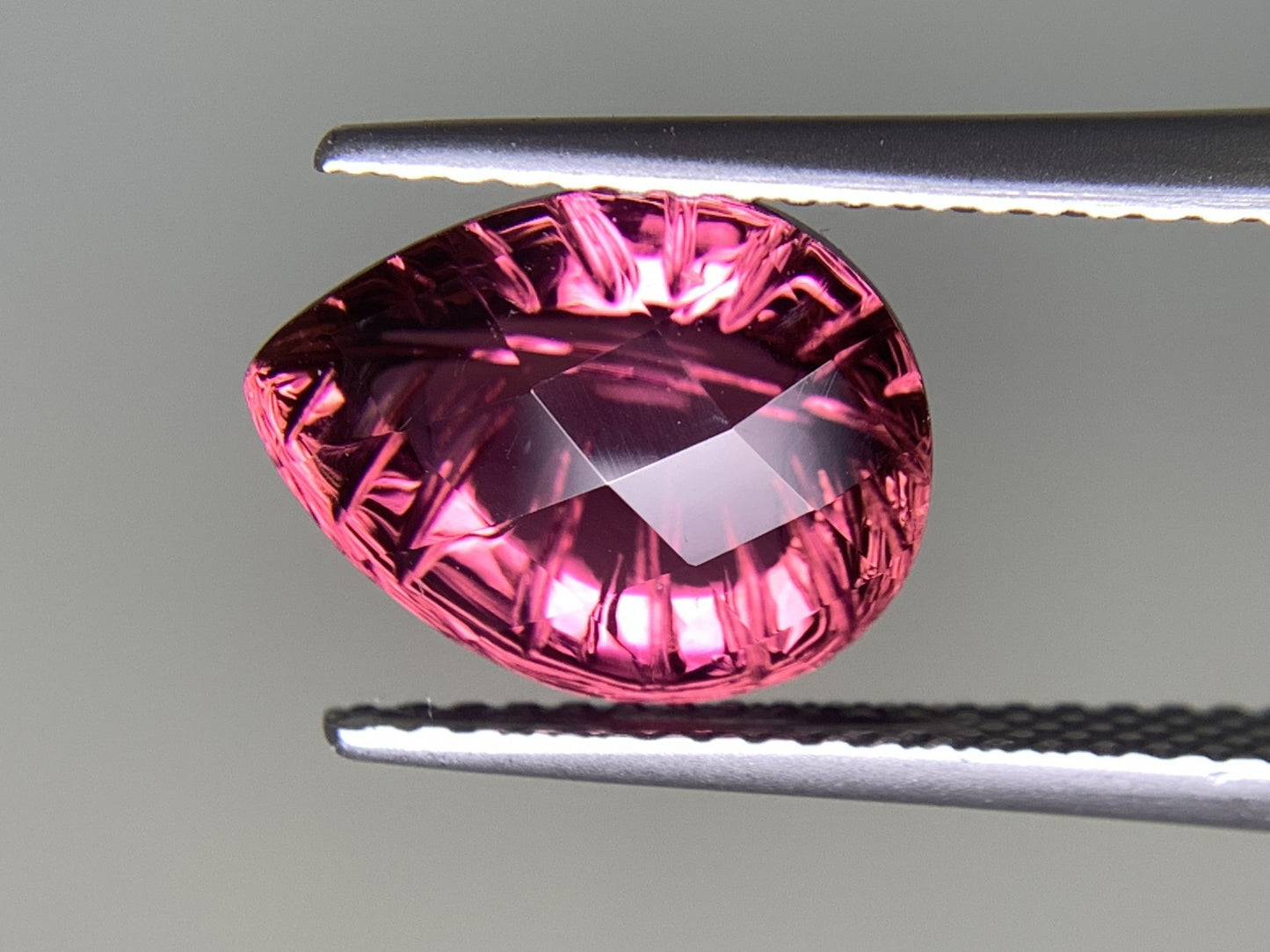 ピンクトルマリン 3.84ct 宝石ソーティング付き  10.9㎜×8.8㎜×5.9㎜ ルース（ 裸石 ） 1797Y