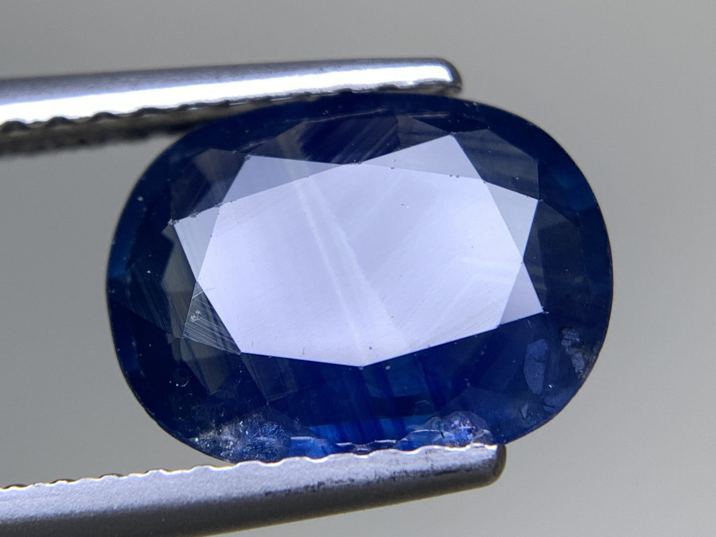 サファイア 天然 2.320ct 中央宝石ソーティング付き 9.84㎜×7.60㎜×3.11㎜ ルース（ 裸石 ） 6744Y