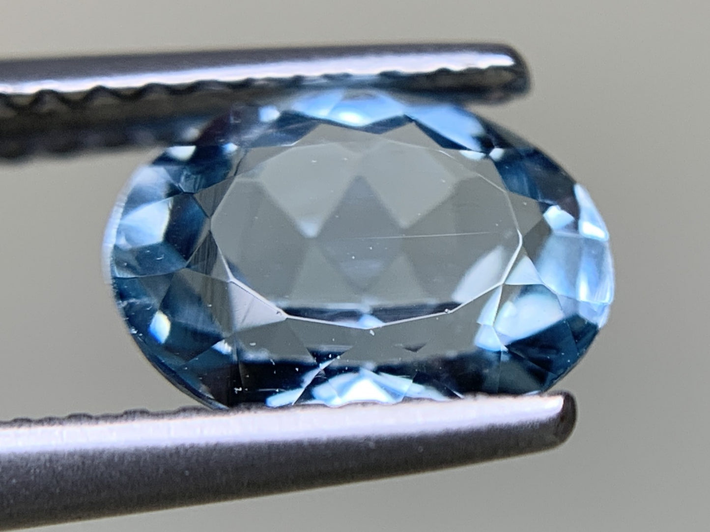 アクアマリン 天然 1.198ct 宝石ソーティング付き 8.0㎜×6.3㎜×4.1㎜ ルース（ 裸石 ） 6666Y