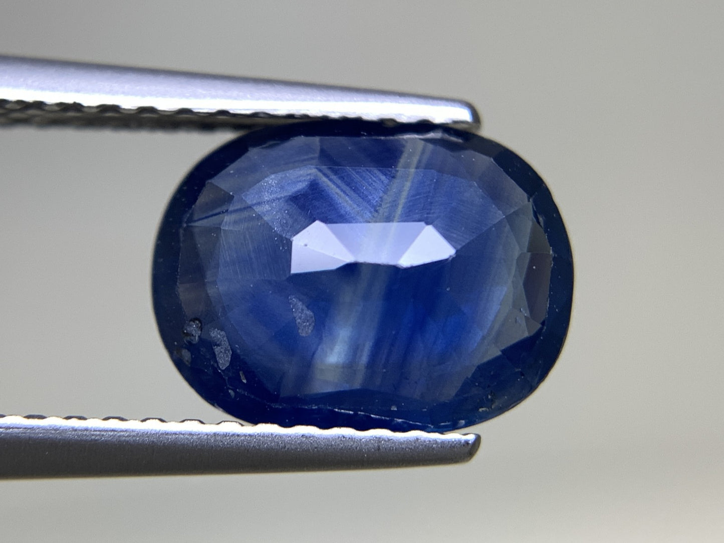 サファイア 天然 2.320ct 中央宝石ソーティング付き 9.84㎜×7.60㎜×3.11㎜ ルース（ 裸石 ） 6744Y