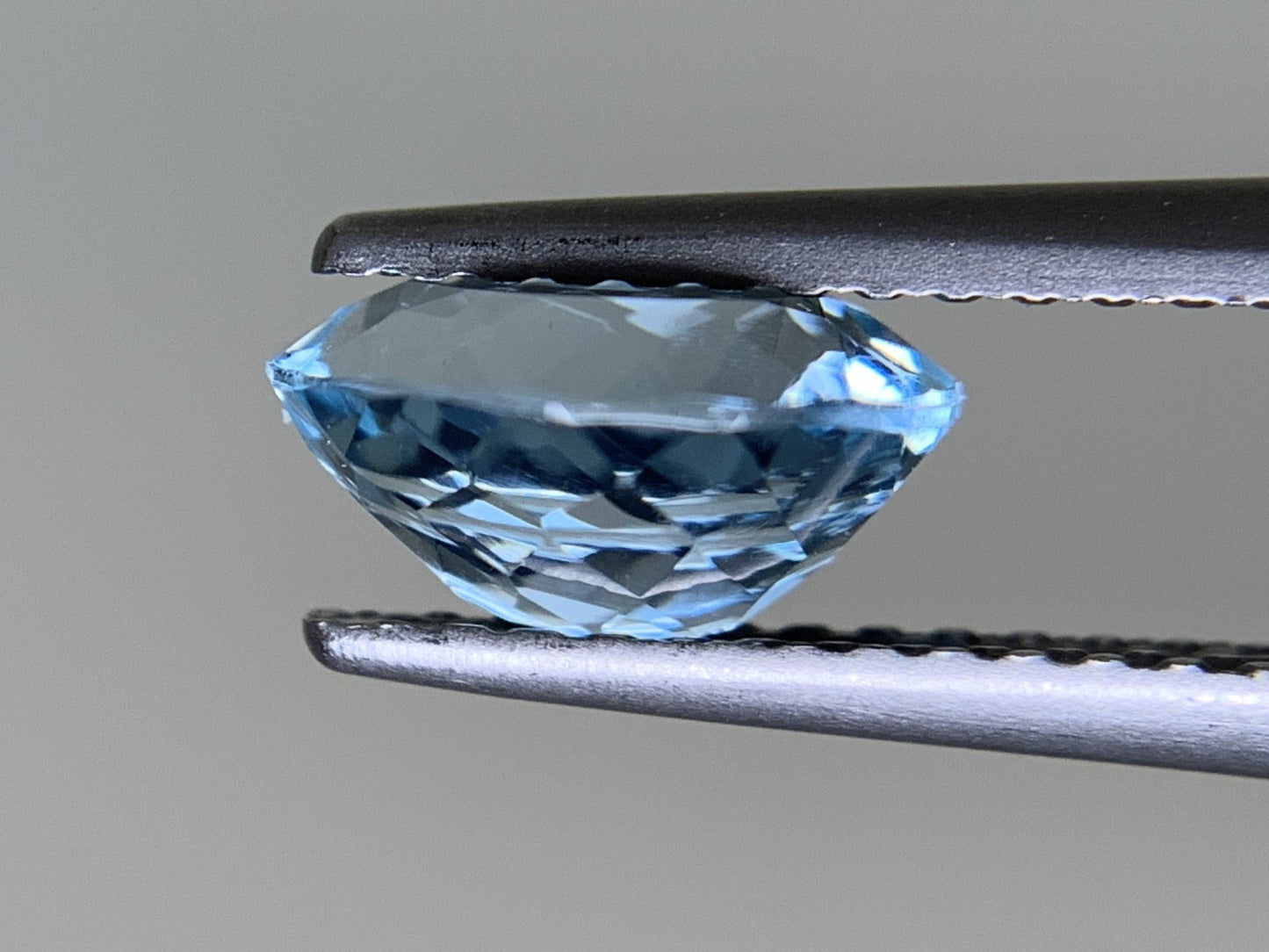 アクアマリン 天然 1.198ct 宝石ソーティング付き 8.0㎜×6.3㎜×4.1㎜ ルース（ 裸石 ） 6666Y