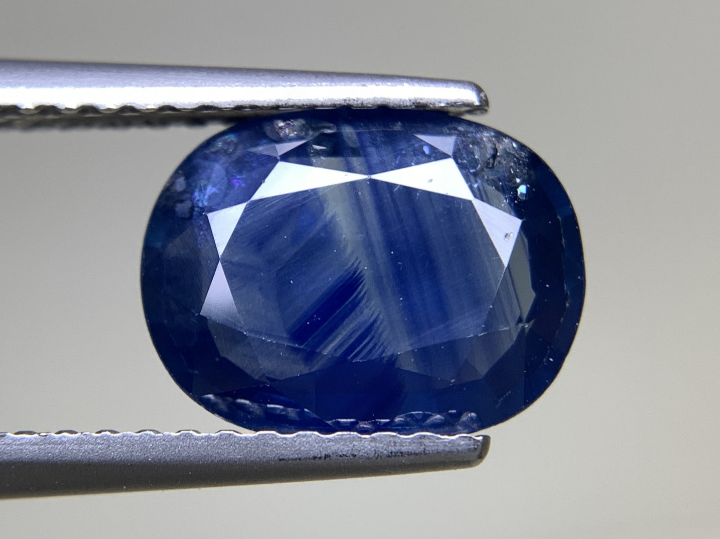 サファイア 天然 2.320ct 中央宝石ソーティング付き 9.84㎜×7.60㎜×3.11㎜ ルース（ 裸石 ） 6744Y