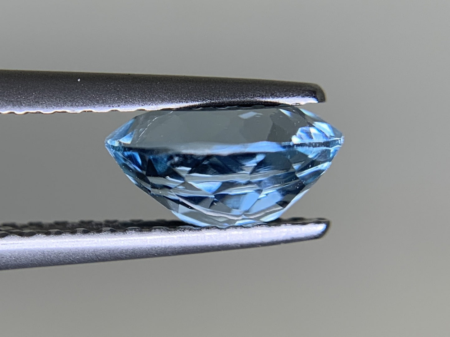アクアマリン 天然 1.198ct 宝石ソーティング付き 8.0㎜×6.3㎜×4.1㎜ ルース（ 裸石 ） 6666Y