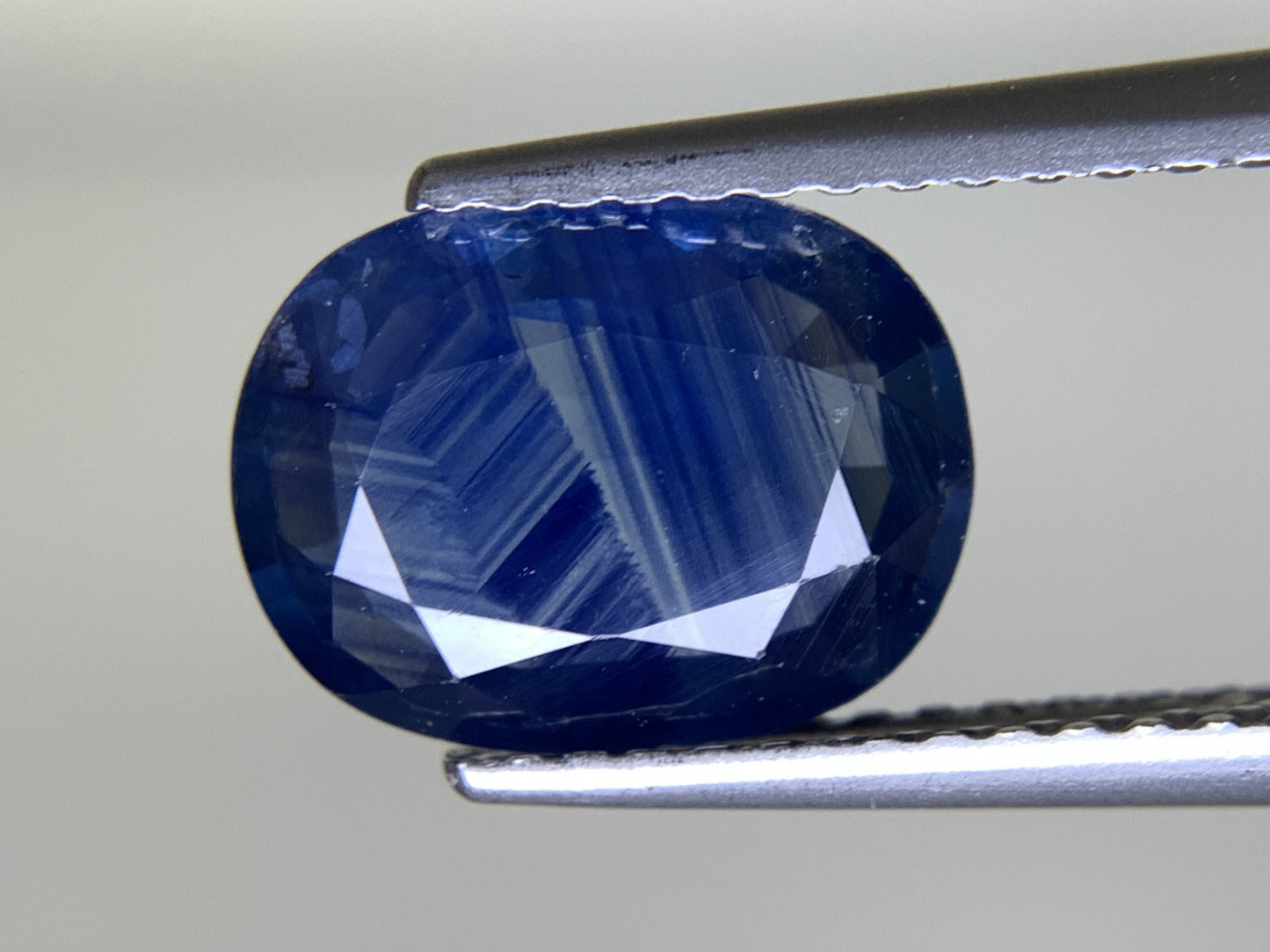 サファイア 天然 2.320ct 中央宝石ソーティング付き 9.84㎜×7.60㎜×3.11㎜ ルース（ 裸石 ） 6744Y
