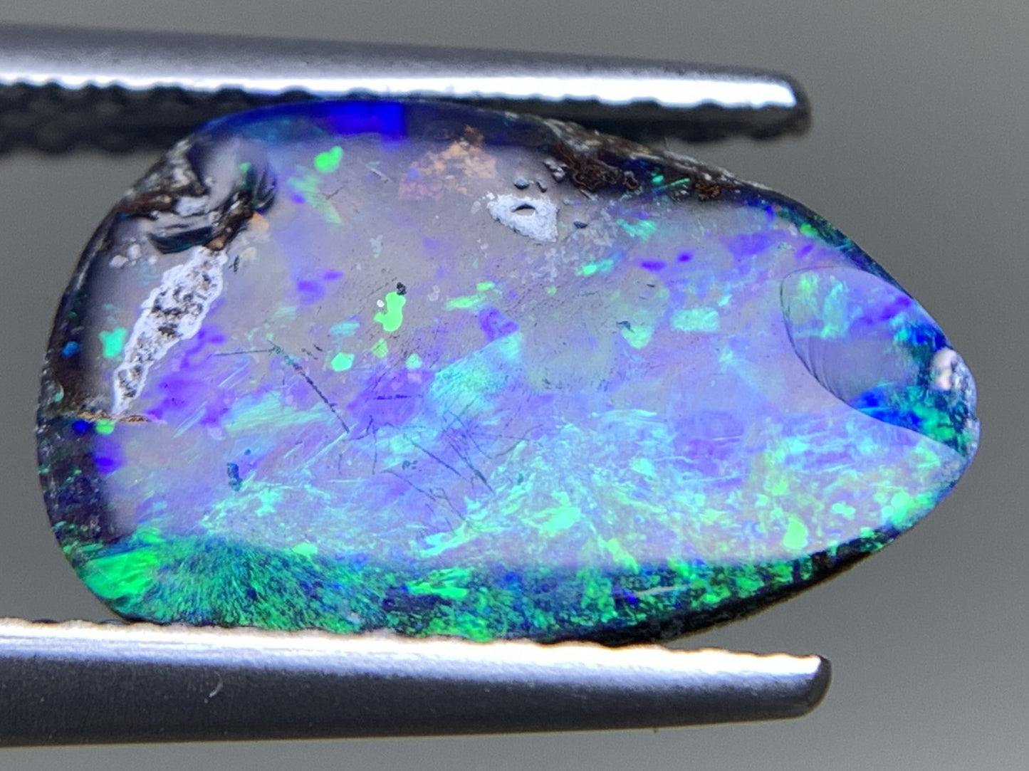 ボルダーオパール 天然  2.499ct  宝石ソーティング付き  12.0㎜×7.7㎜×3.3㎜ ルース（ 裸石 ）  5705Y