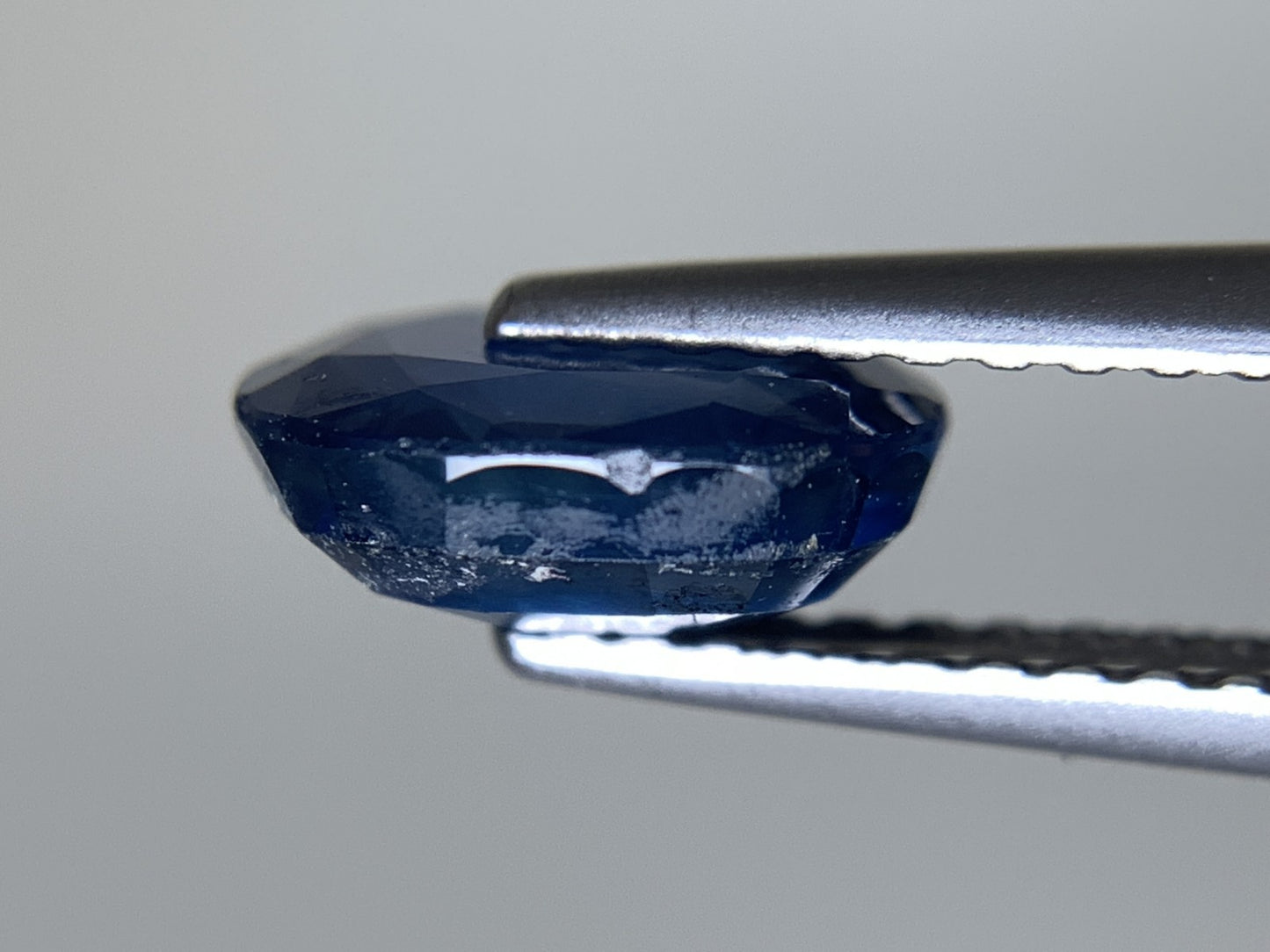 サファイア 天然 1.596ct 宝石ソーティング付き 7.7㎜×5.8㎜×3.2㎜ ルース（ 裸石 ） 7535Y