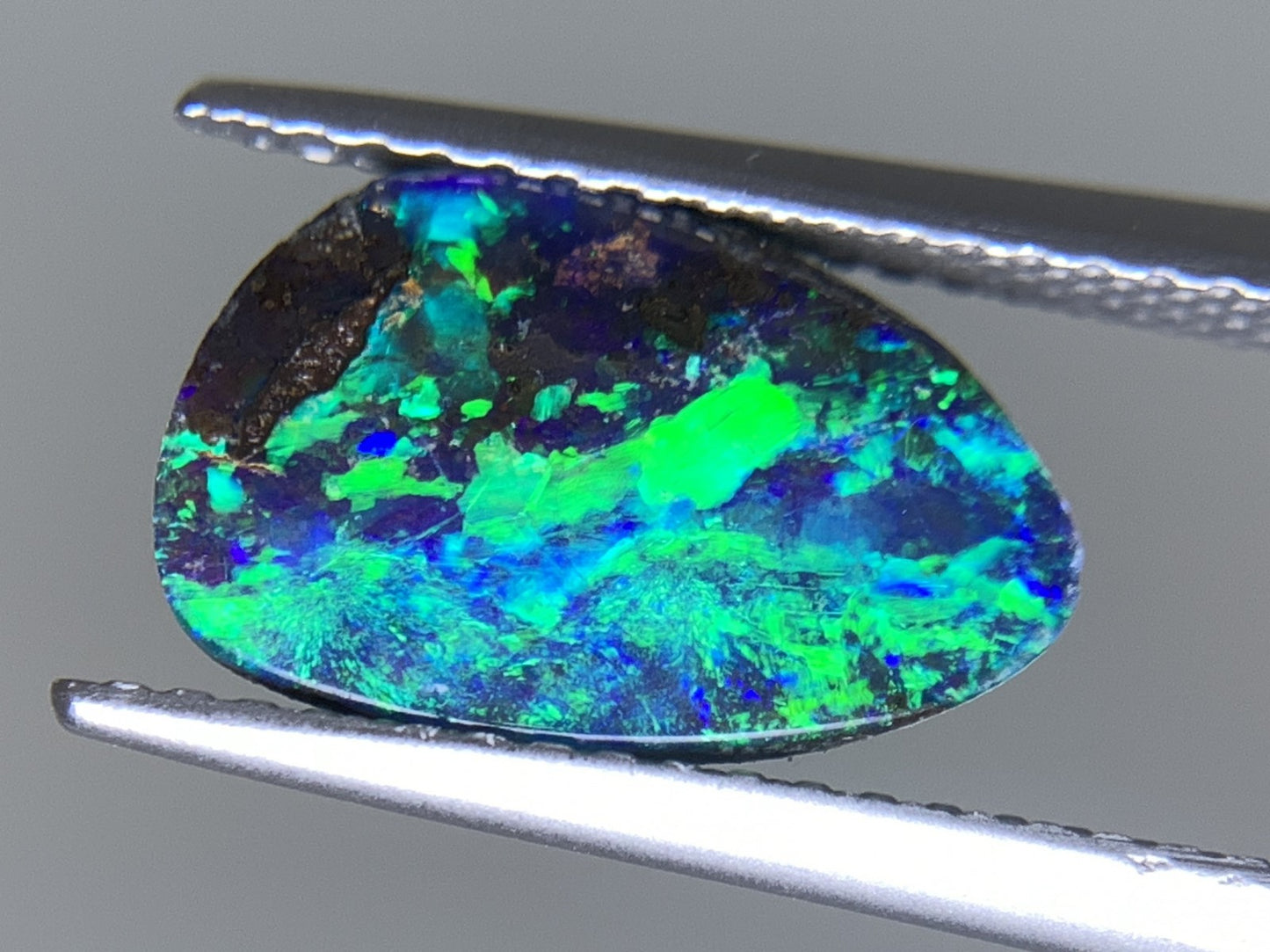 ボルダーオパール 天然  2.499ct  宝石ソーティング付き  12.0㎜×7.7㎜×3.3㎜ ルース（ 裸石 ）  5705Y