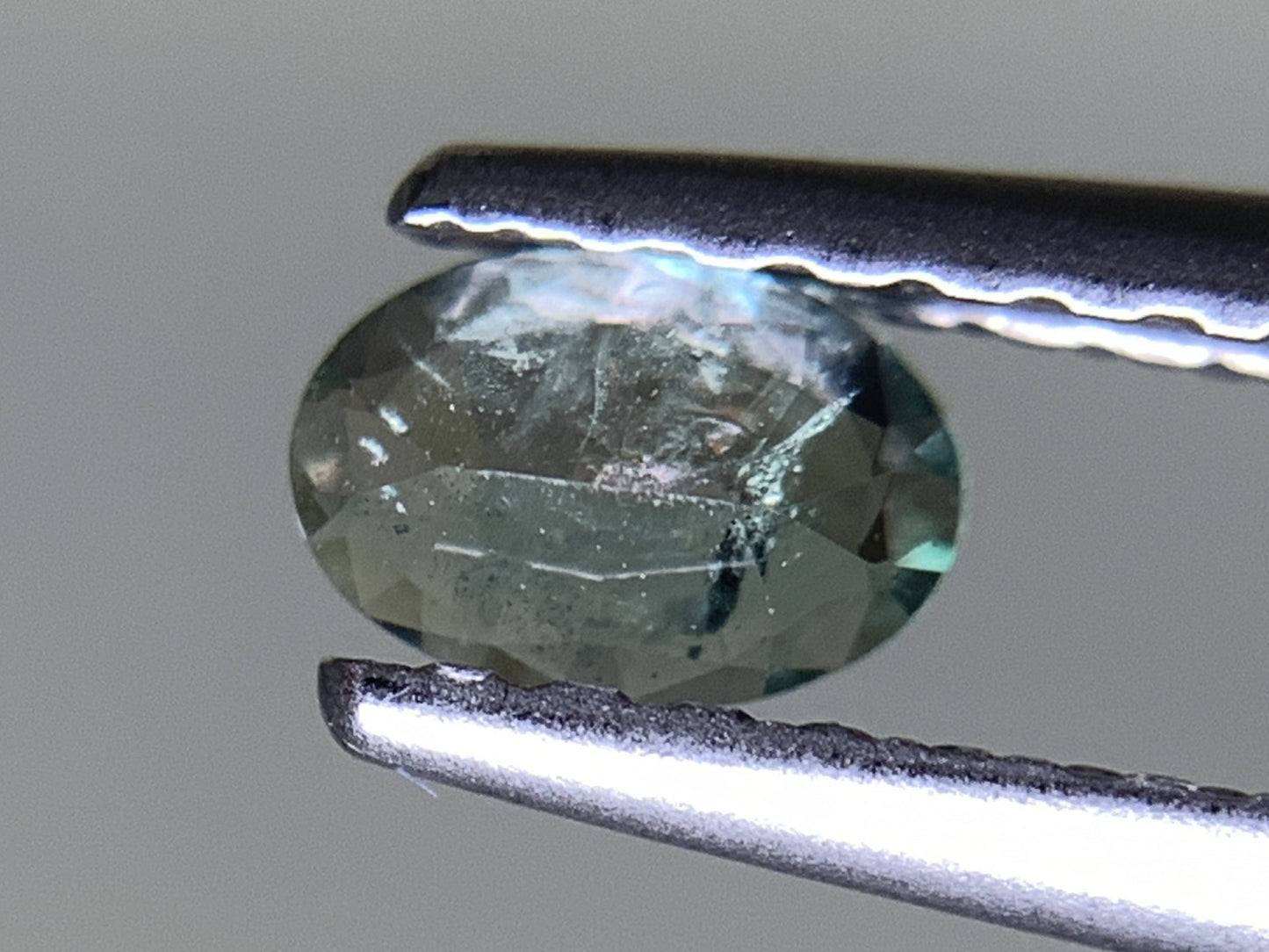 アレキサンドライト 0.173ct 中央宝石ソーティング付き 4.61㎜×3.14㎜×1.61㎜ 天然 ルース（ 裸石 ） 4716Y